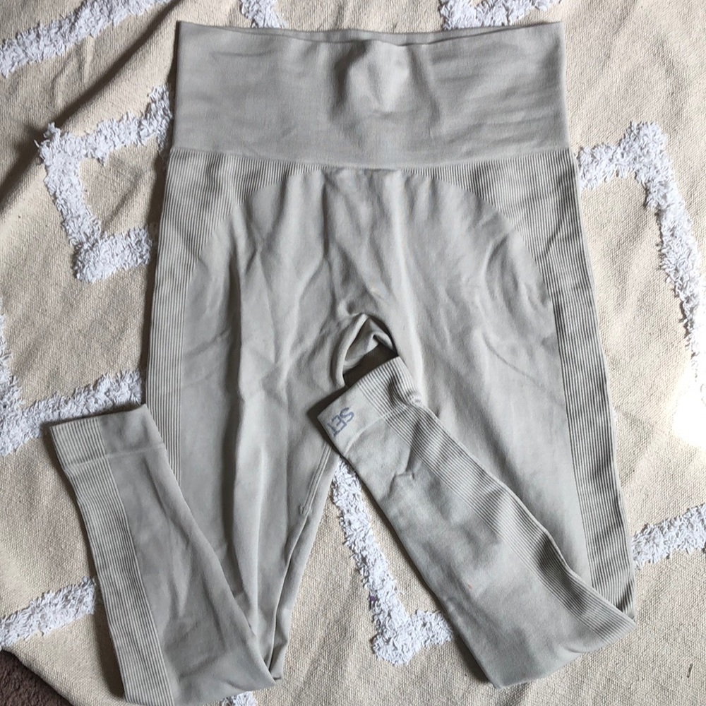 SET active yoga pants